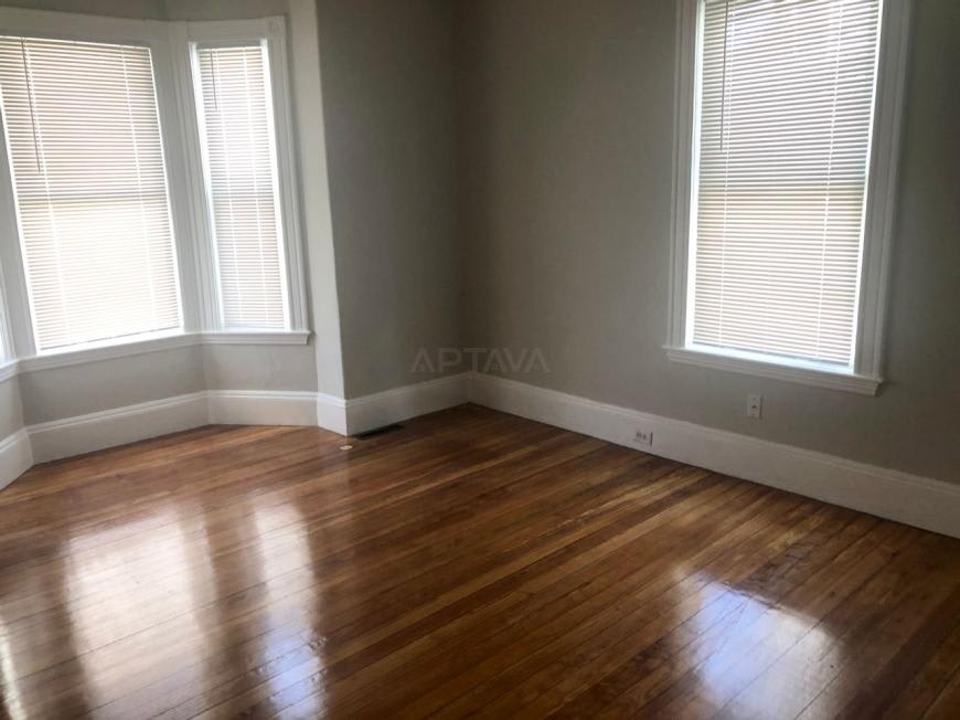 12 Lincoln Ave. – photo 2