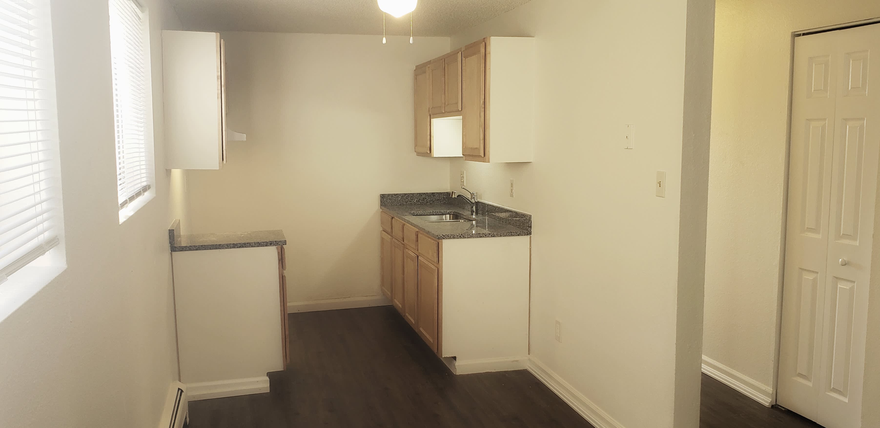 1752 Chester St – photo 5