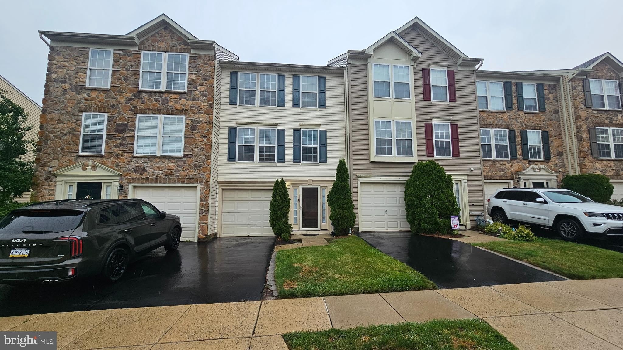 213 Windsor Court – photo 1