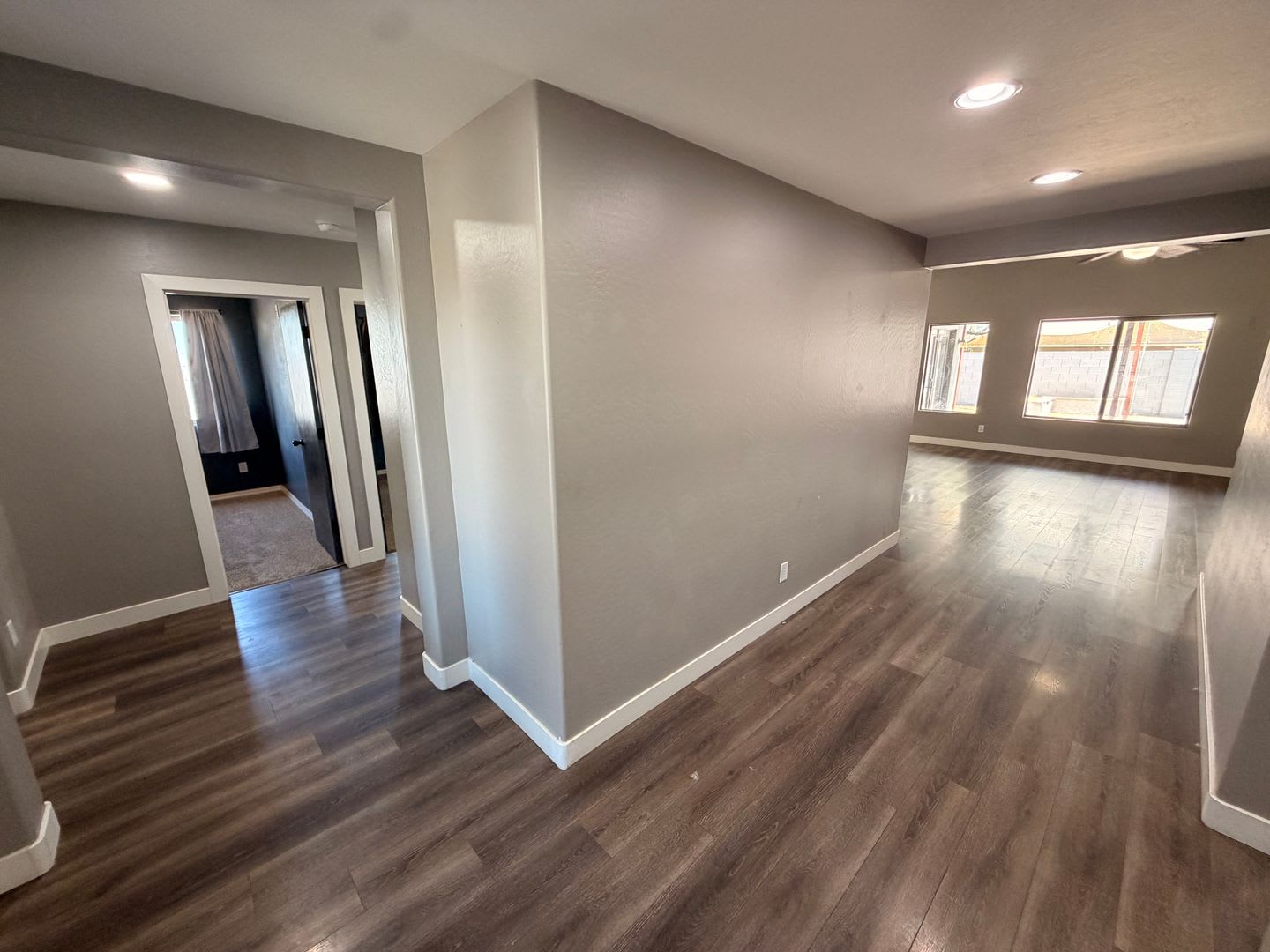 Pet Friendly Renovated 5-Bedroom Corner Lot Home with Luxury Upgrades – photo 2
