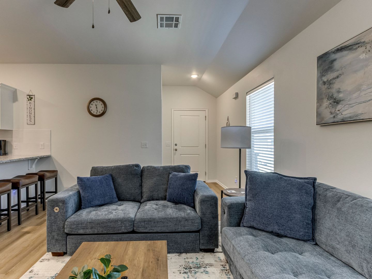 Cozy 3-Bed Retreat in Yukon – photo 3