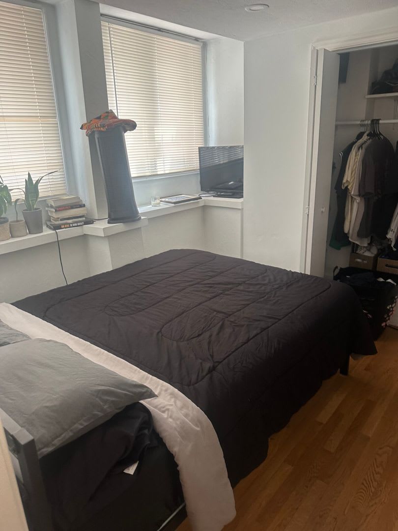 Nicely updated, pet friendly 2 bed in South Boston for September 1! – photo 5