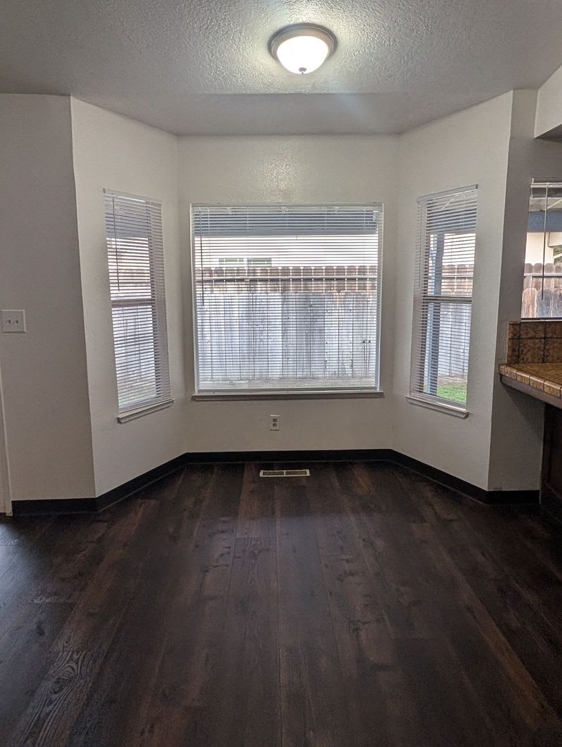 Charming 3-Bed, 2-Bath Home with Open Concept – photo 5