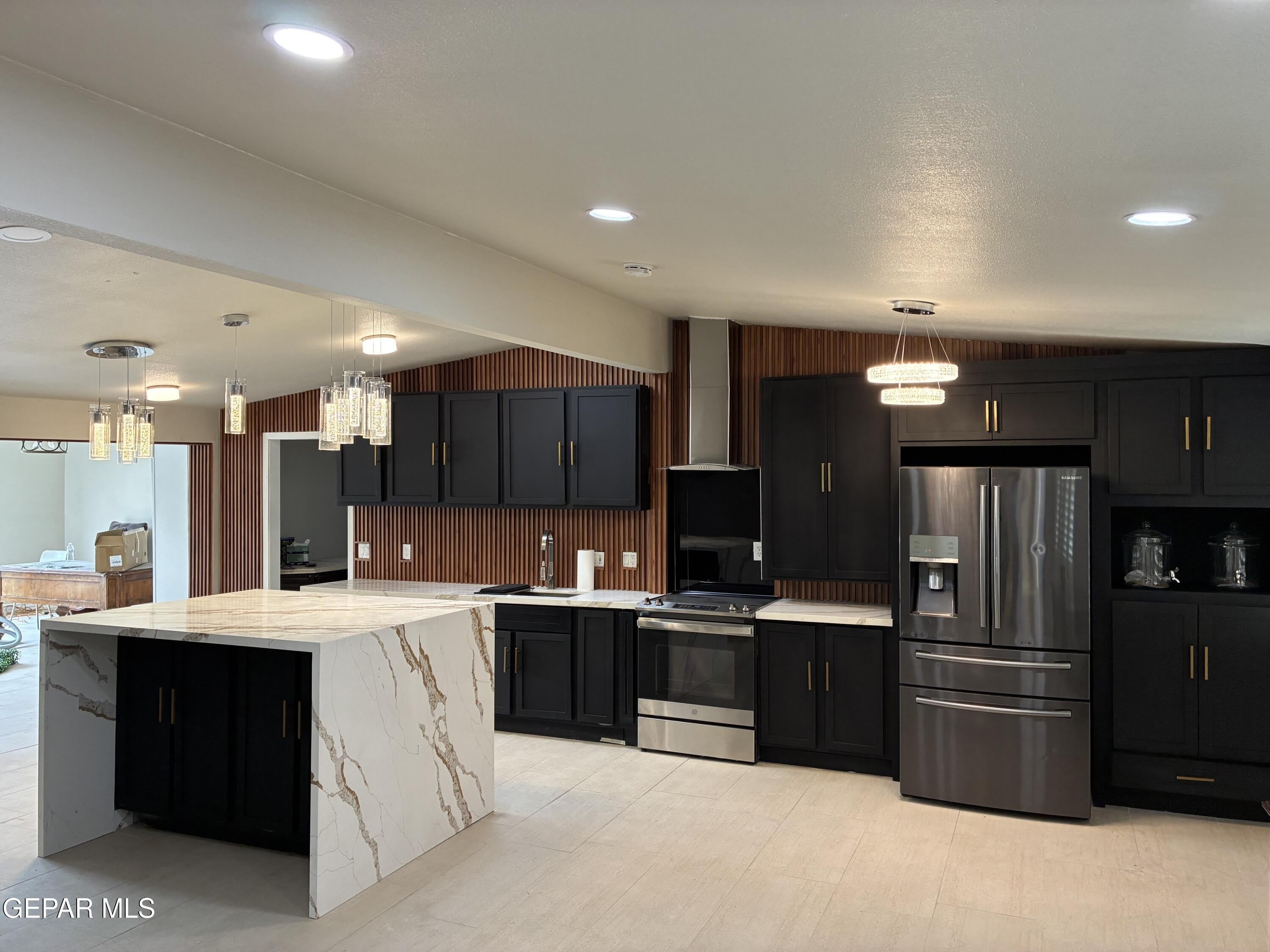8316 W H Burges Drive – photo 4