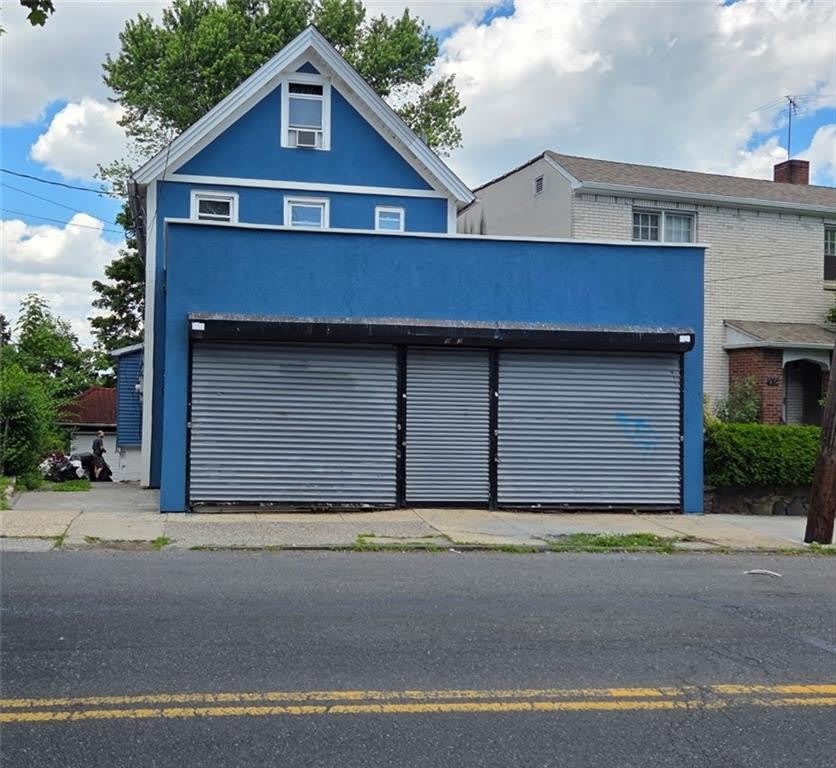 943 Castleton Avenue – photo 2