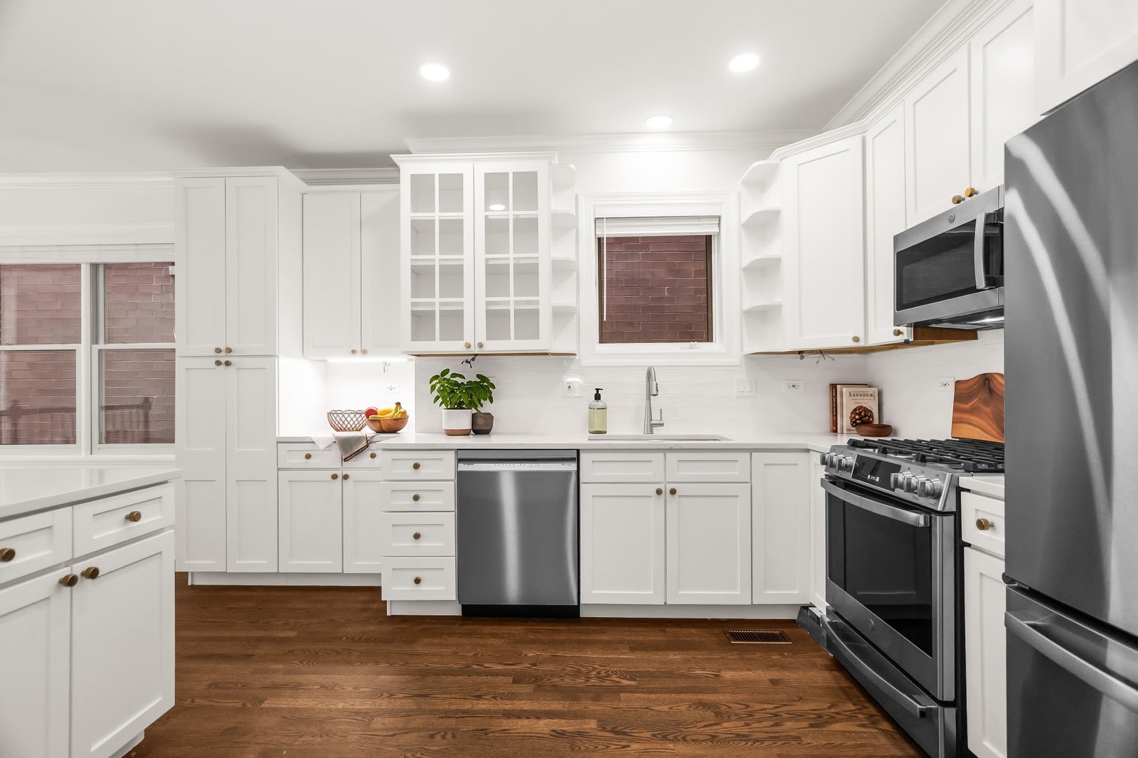 3928 N GREENVIEW Avenue – photo 5