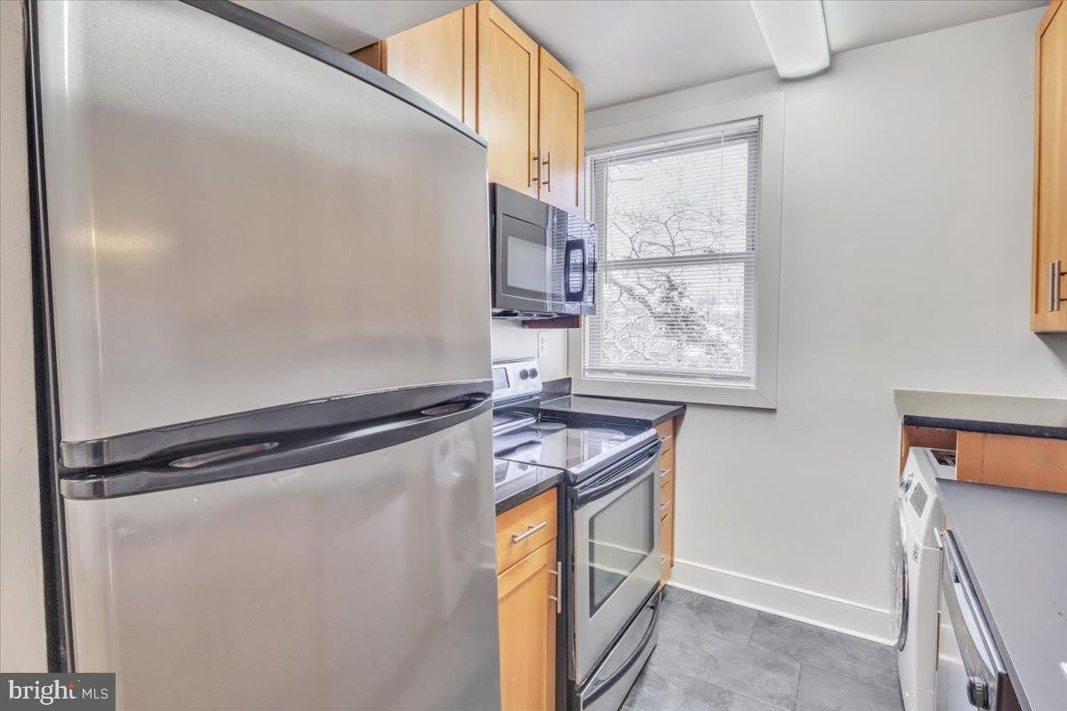 2850 HARTFORD Street SE – photo 3