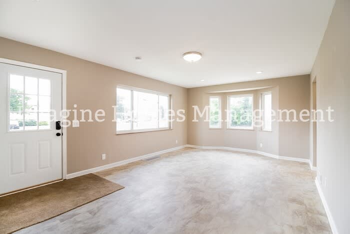 8587 Kenwood Road – photo 5