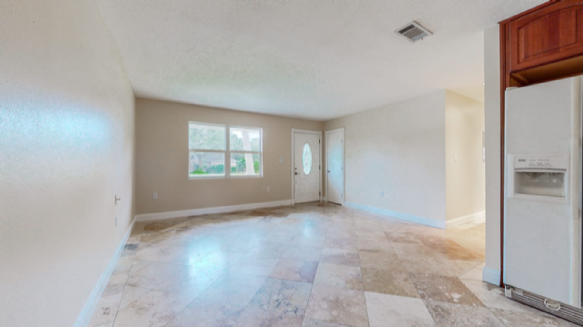 3/2 with Den and extra long single car garage, huge fenced back yard – photo 3