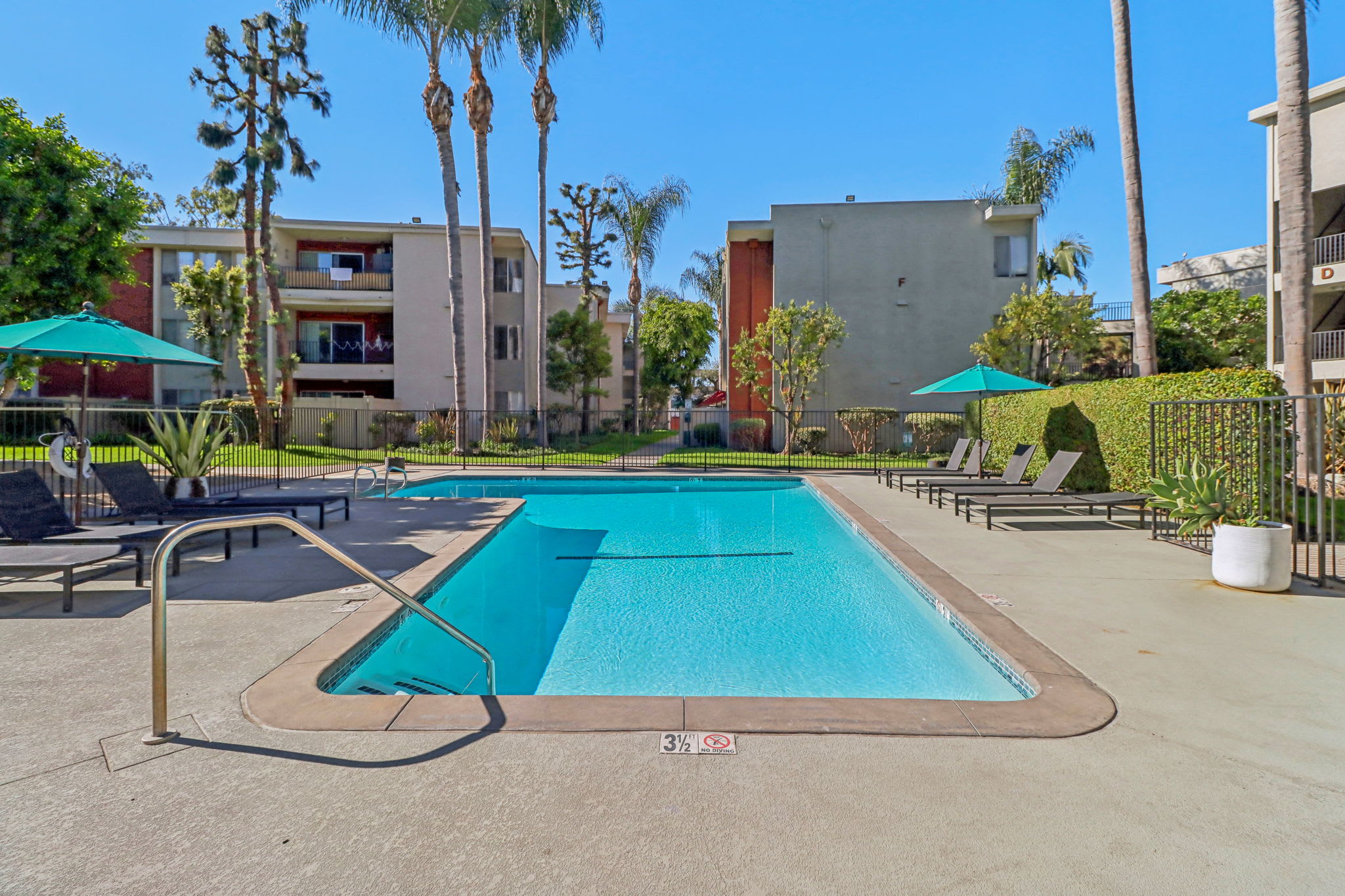 10538 La Reina Avenue – photo 1
