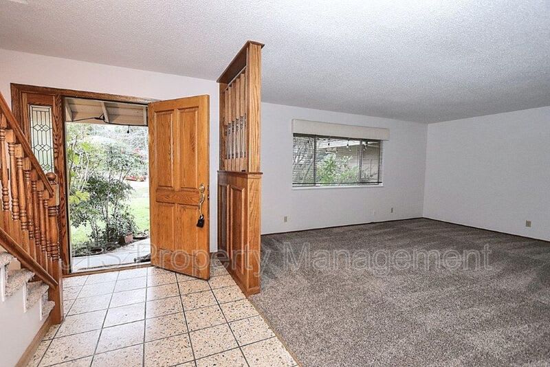 8520 Emperor Drive – photo 5