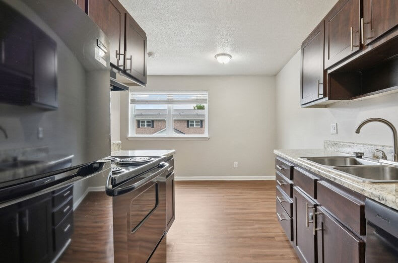 South Pointe Apartment Home – photo 1