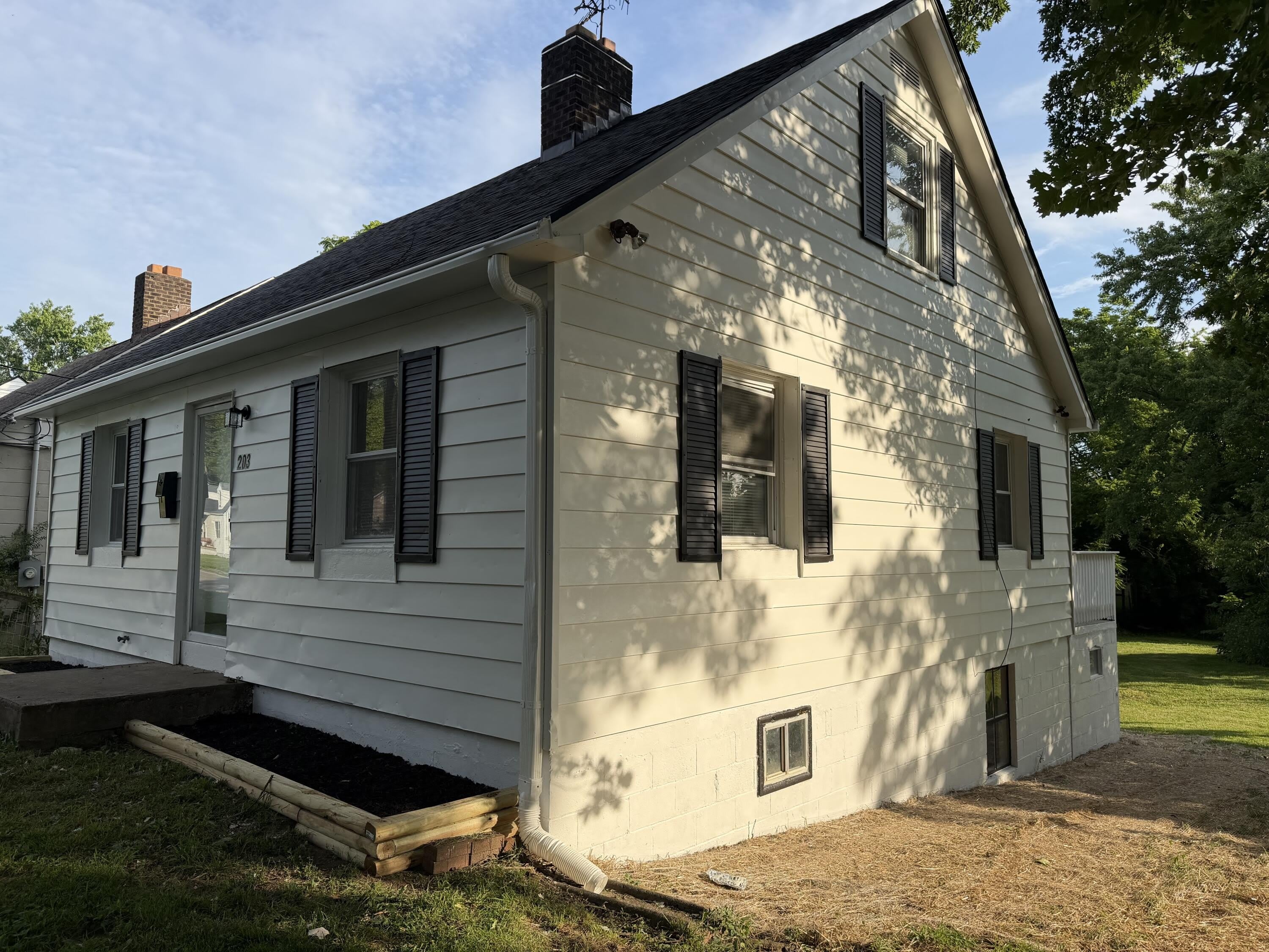 203 W Elm Street – photo 3