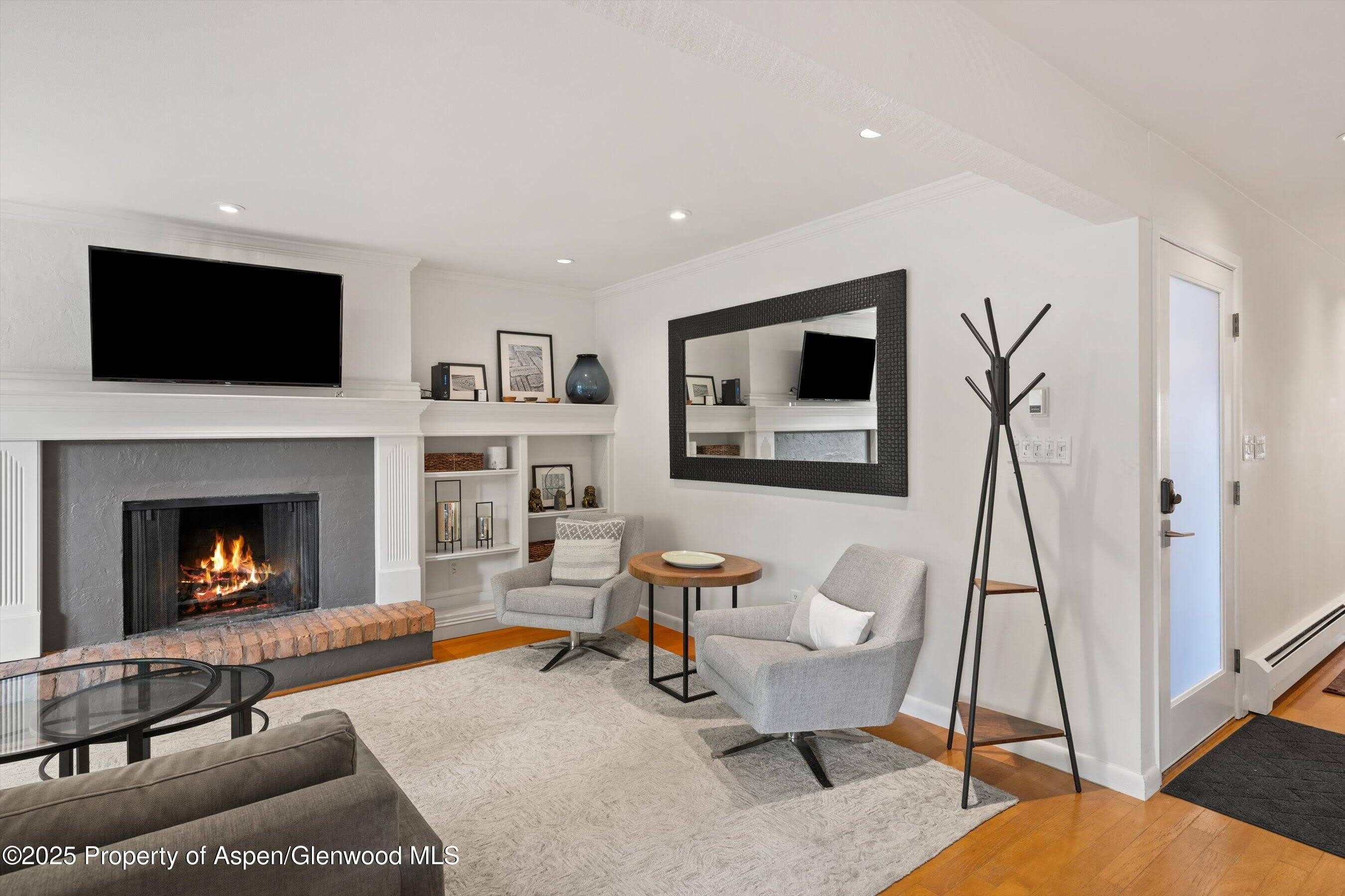 980 E Hyman Avenue – photo 4