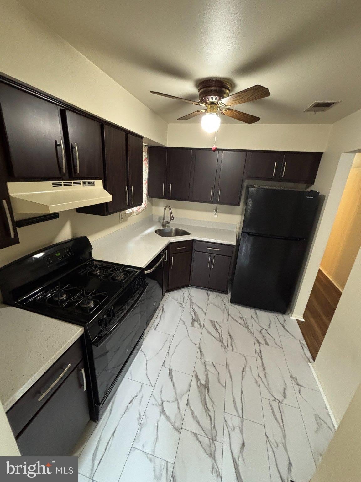 47 WYNDHAM Place – photo 2