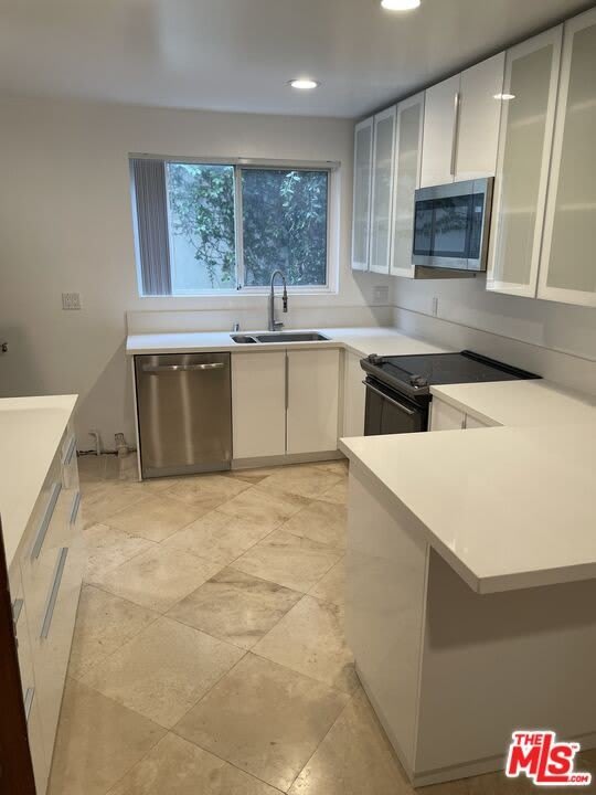 9297 Burton Way – photo 2