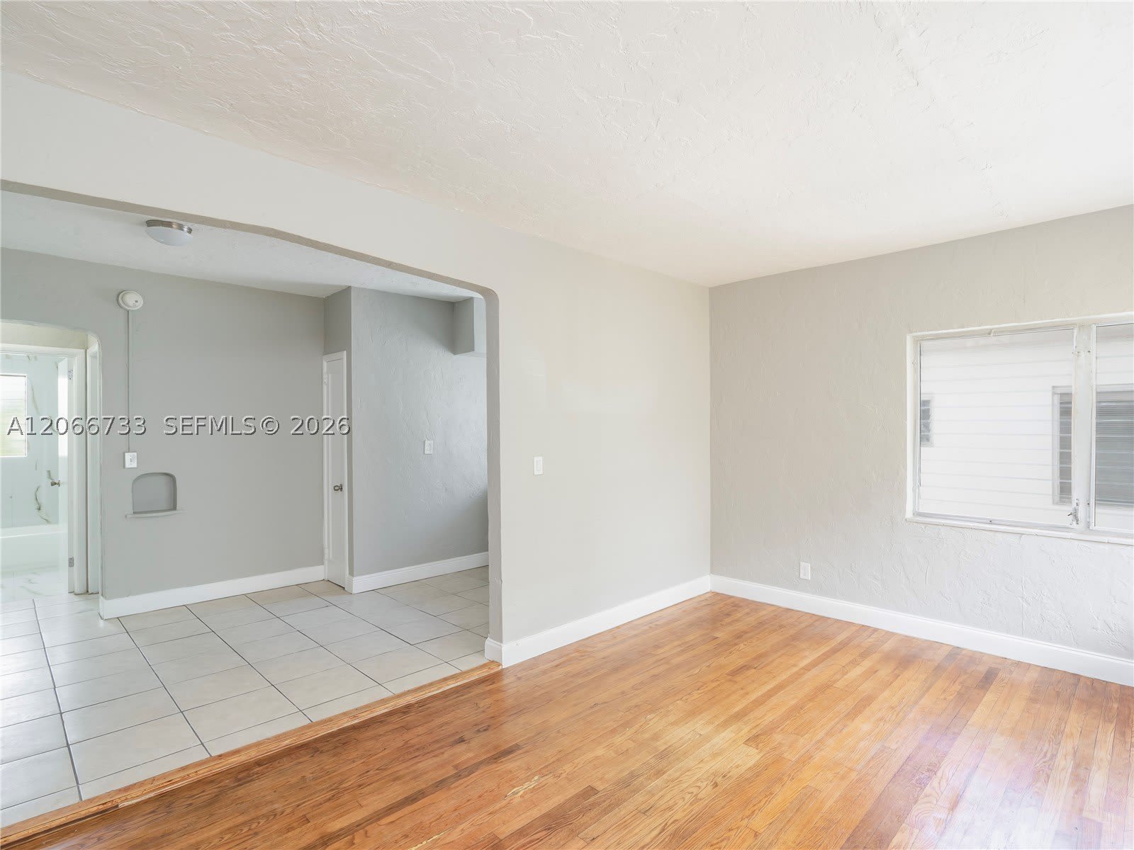 7635 Dickens Ave – photo 3