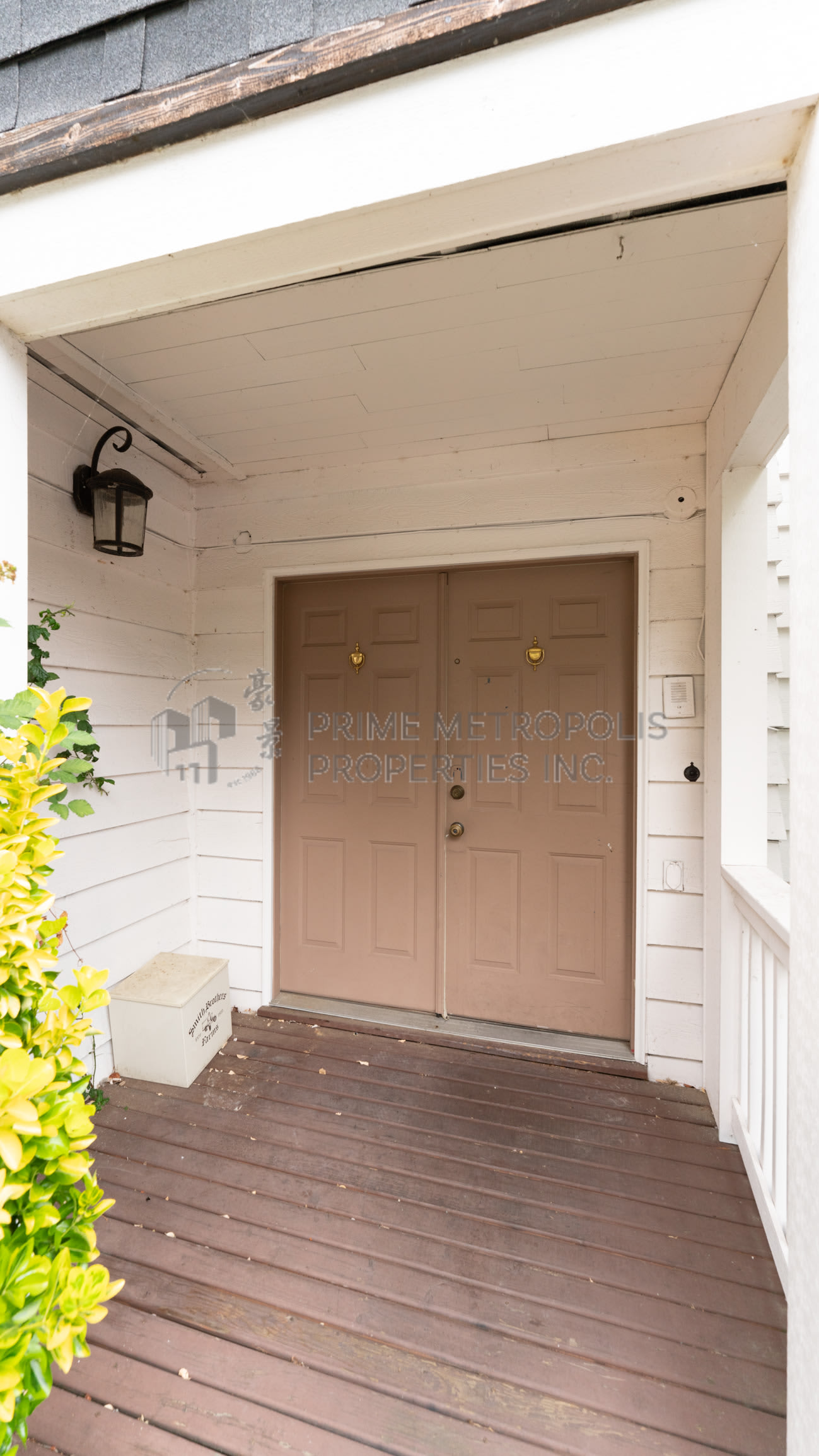 10706 Lakeside Avenue Northeast – photo 2