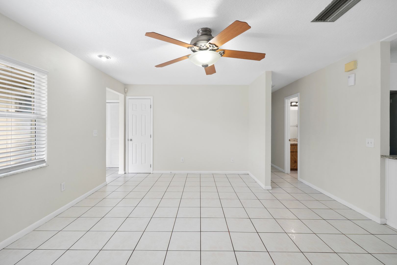 AVAILABLE NOW: 4 Bed 3 Bath Oversized Lot with 1,500 SF Workshop in Winter Garden – photo 5