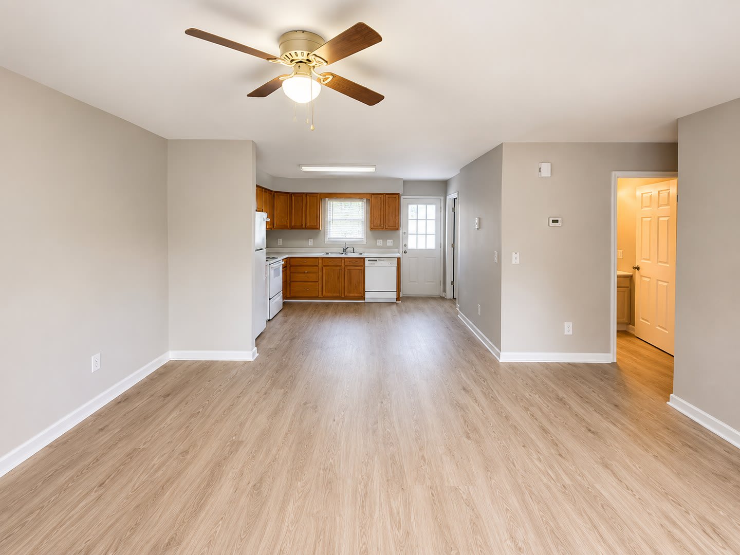Two bedroom, 1 bath apartment in Burlintgon – photo 4