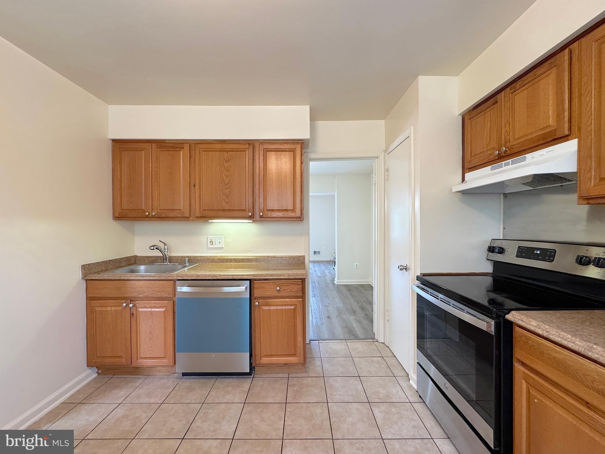 4104 SIDEBURN Road – photo 5