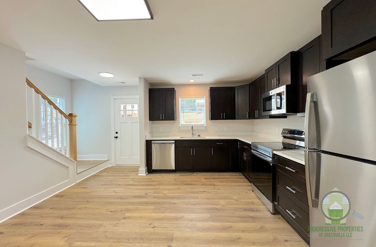 6 Robin Hood Road – photo 2
