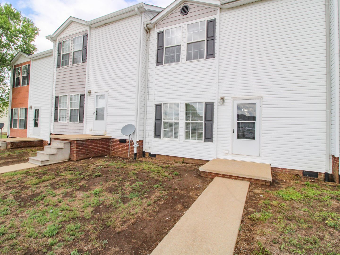 Charming 3Br 2 5Ba Townhome Available Now – photo 3