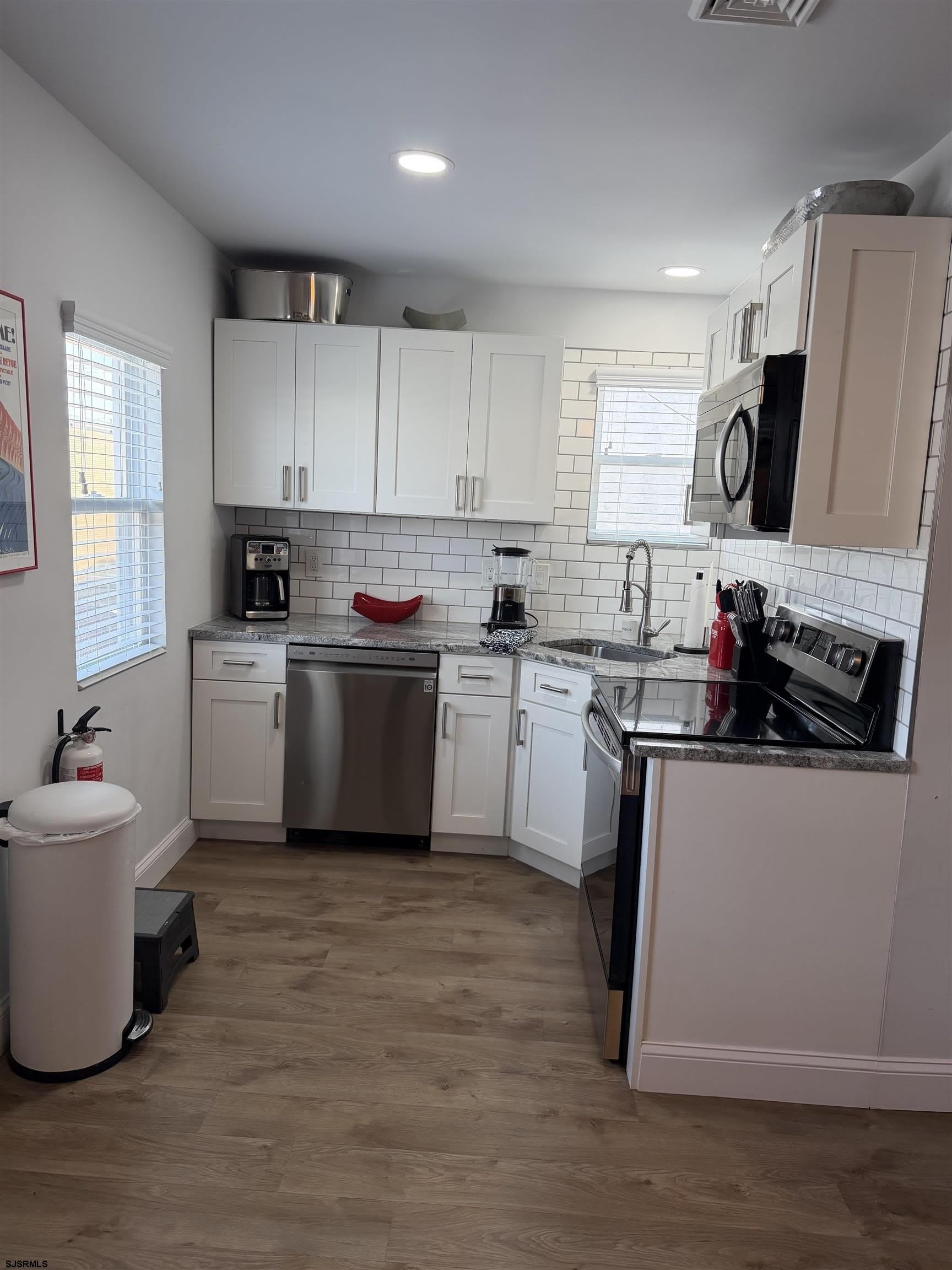 9313 Ventnor Ave – photo 4