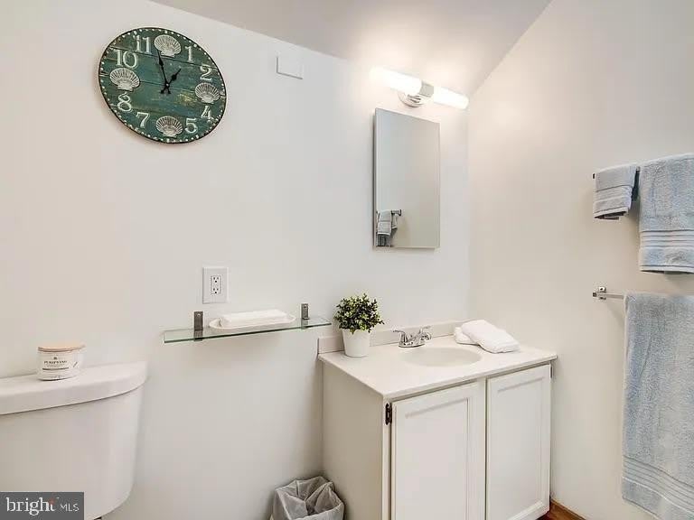 1121 TYLER Avenue – photo 4
