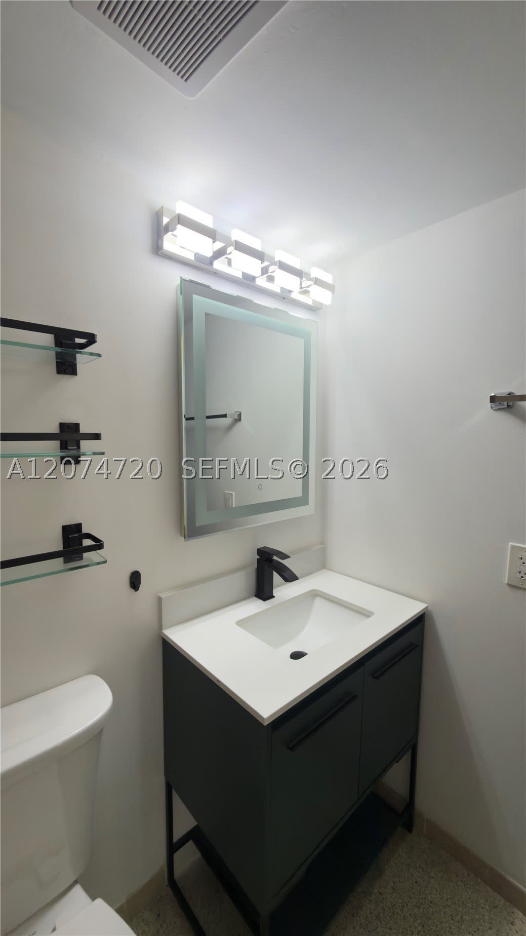 755 SW 6th St – photo 5