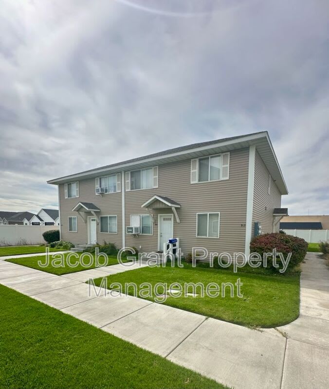 454 E Center Street – photo 4