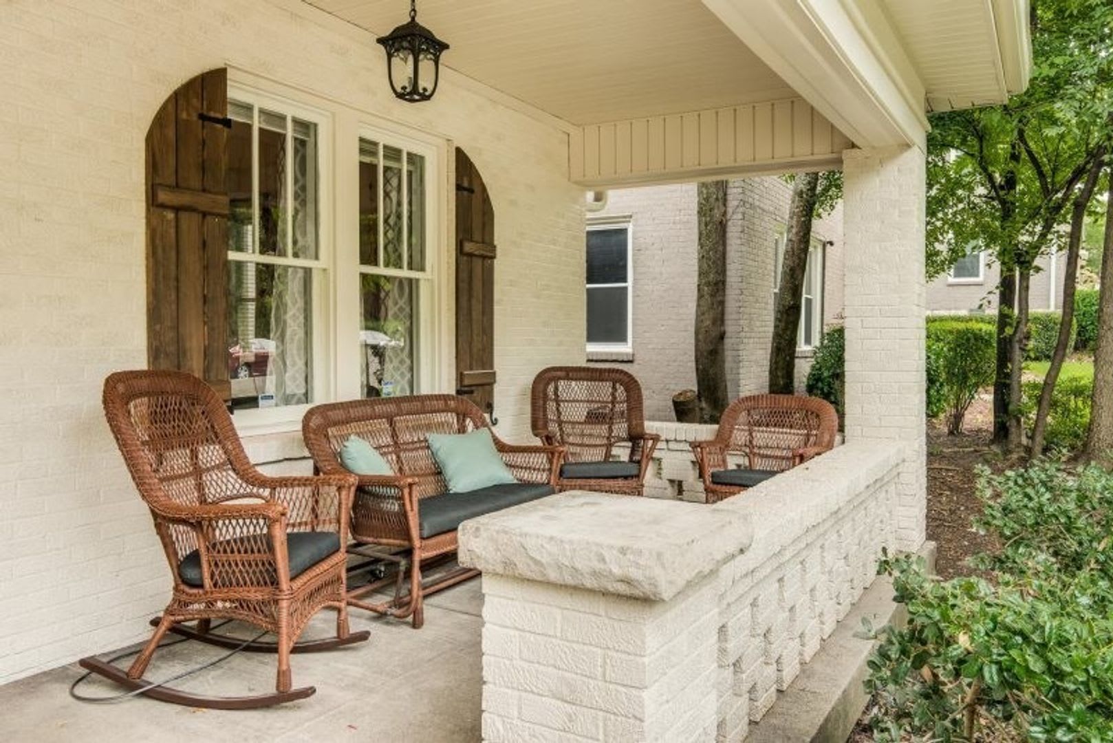 Welcome home to this stunning FULLY FURNISHED and AMPLE FREE PARKING for at least six cars! – photo 2