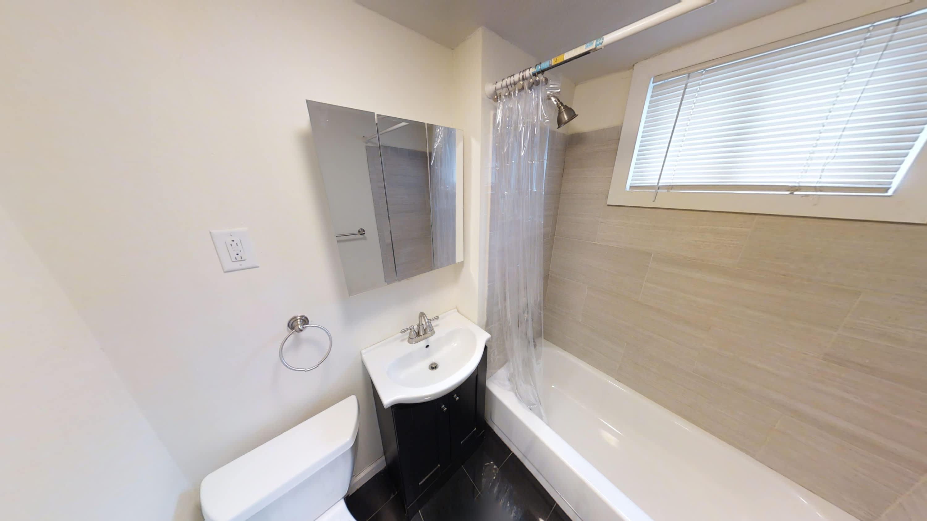 618 Westcott St Apt 1 – photo 4
