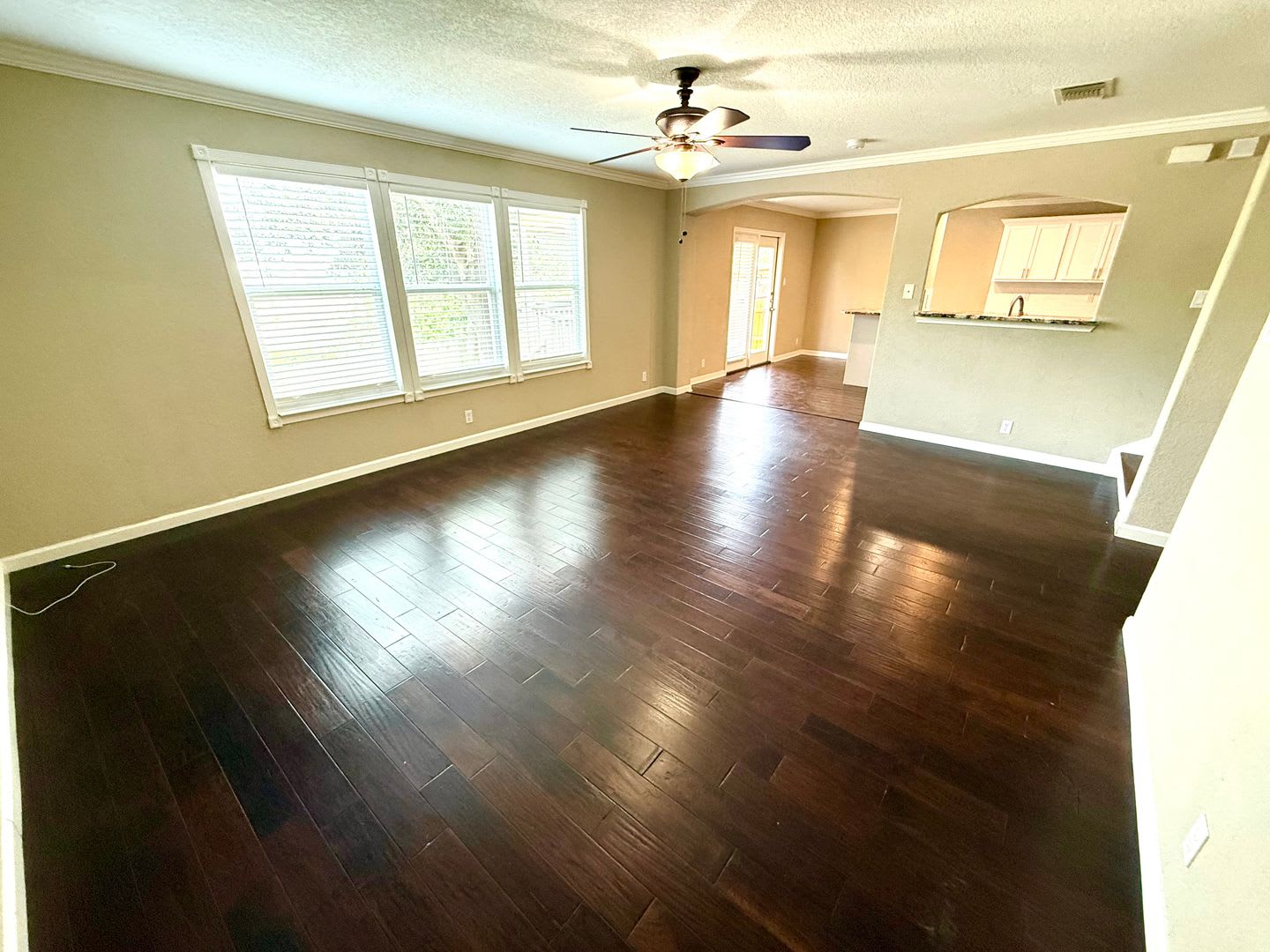 Move In Special Gorgeous Four Bedroom Home With Covered Patio Near Medical Center – photo 4