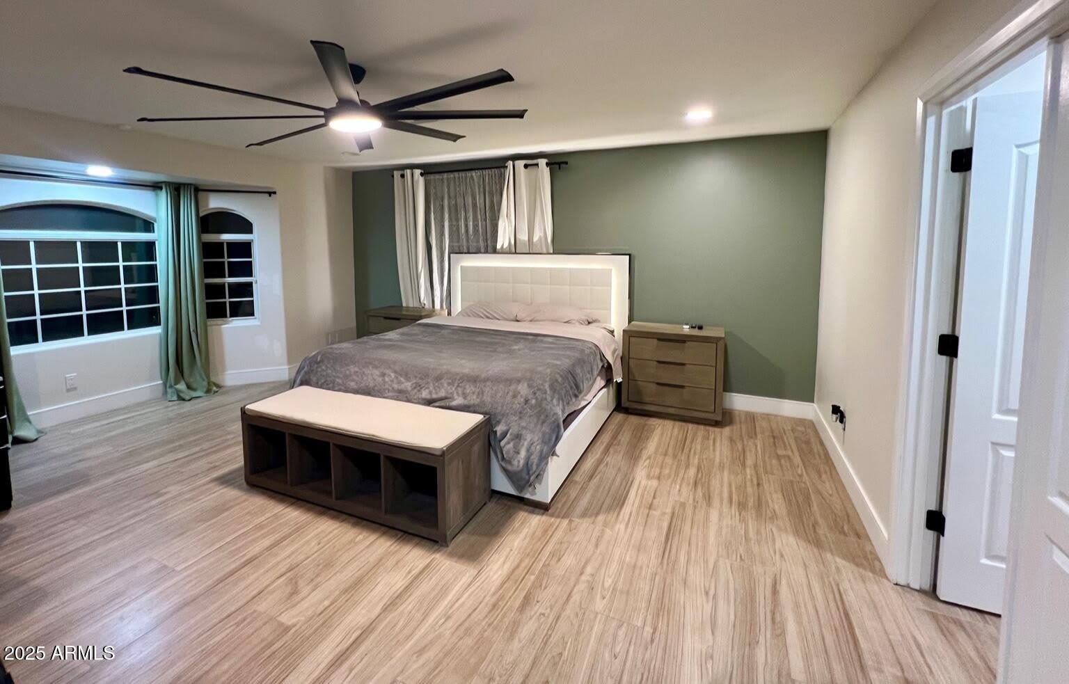 219 W HARMONT Drive – photo 3