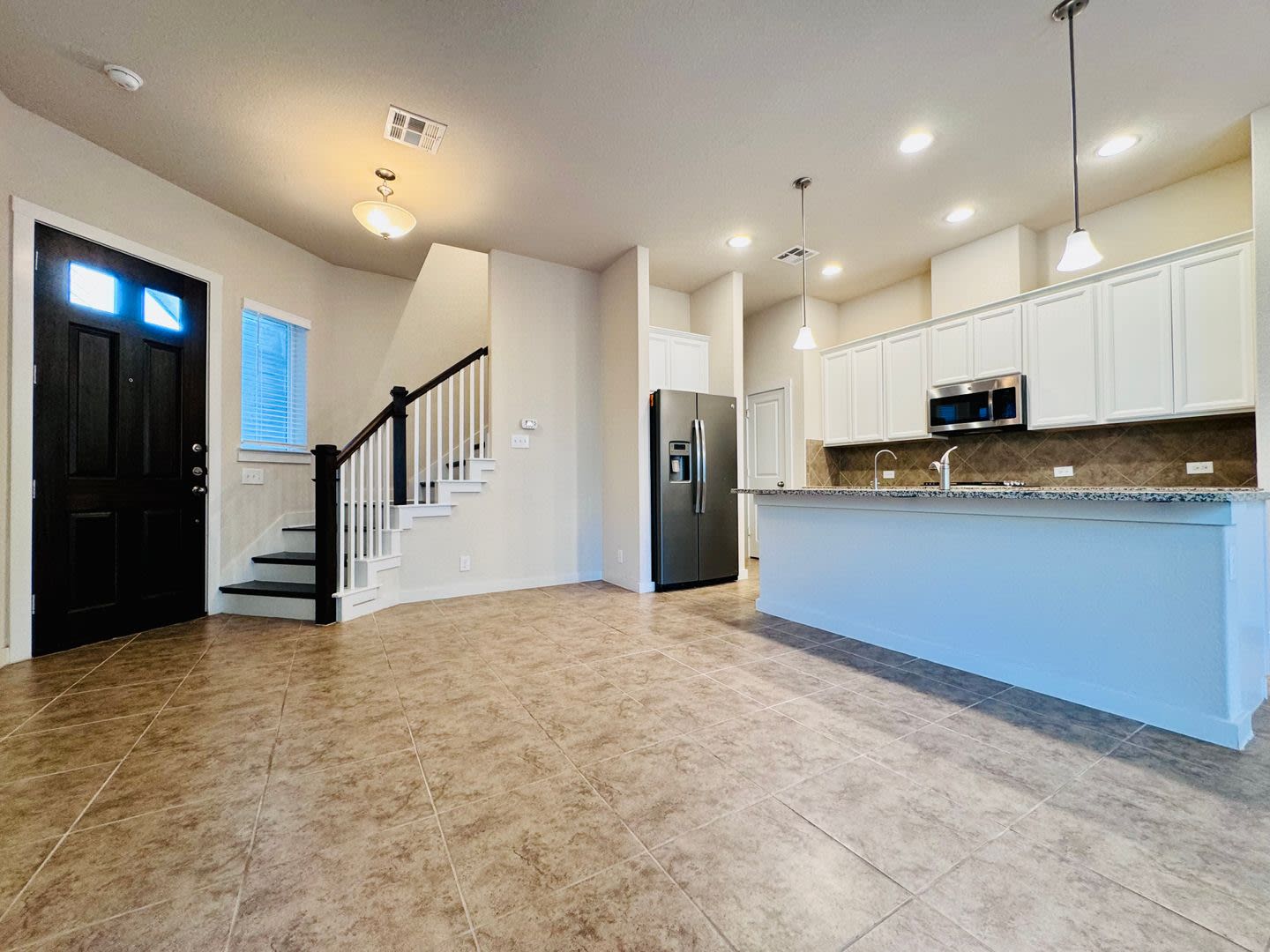 Stunning 3-Story Home in Gated Community Near the Medical Center! – photo 4