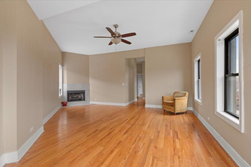 1046 N Milwaukee Avenue – photo 3