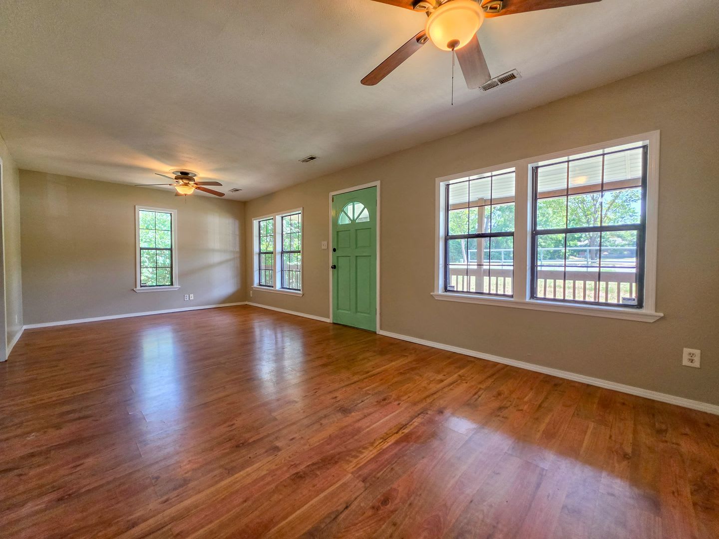 Charming 3 Bed 1.5 Bath home walkable to campus – photo 3