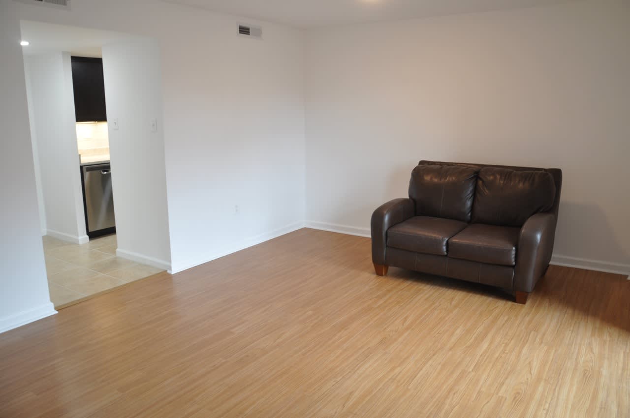 1300 Army Navy Drive – photo 2