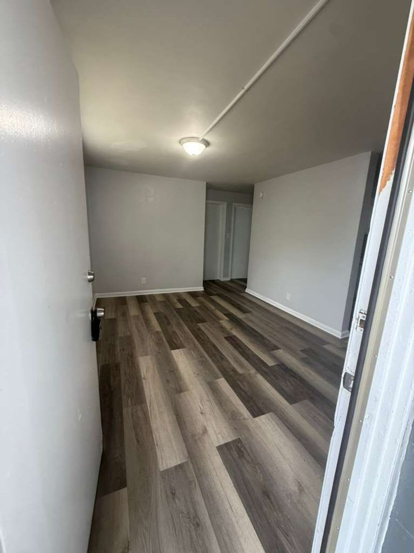 1305 W 6th St #1-4 – photo 2