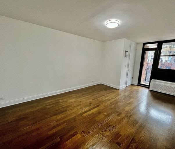 170 E 35th St – photo 4