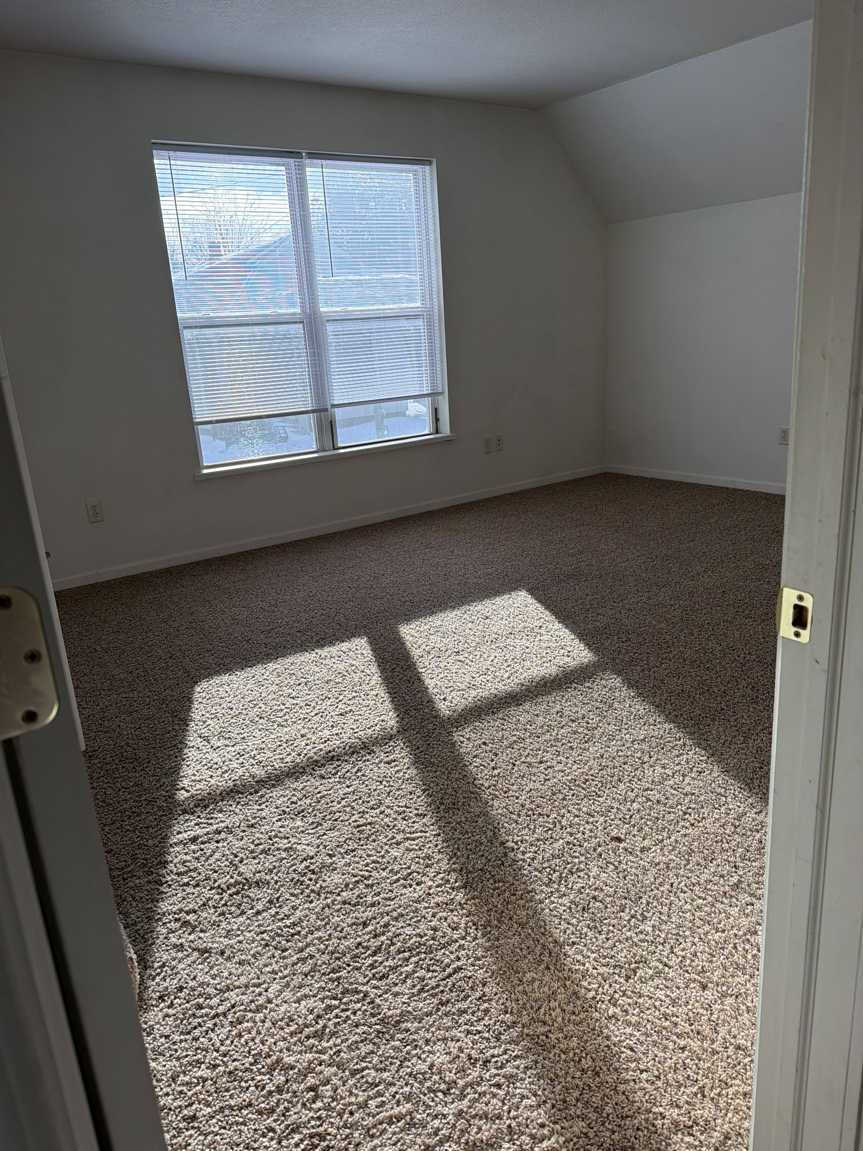 376 Alger St – photo 2