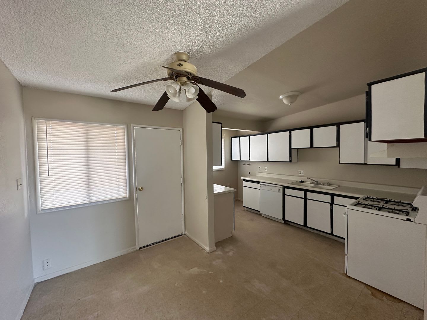 Modern 2-Bedroom Apartment with Garage – Convenient Living! – photo 5