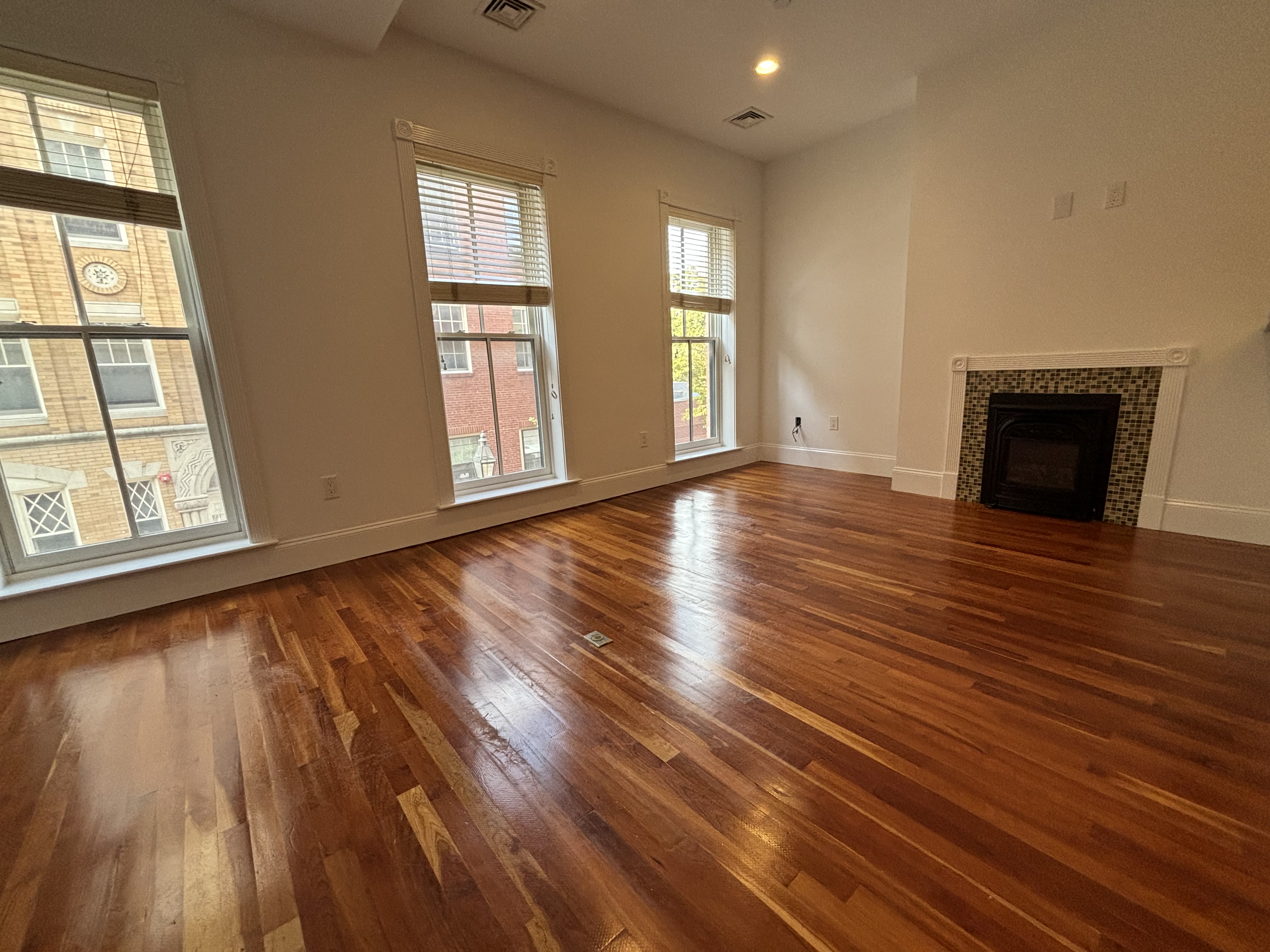 16 Temple St – photo 2