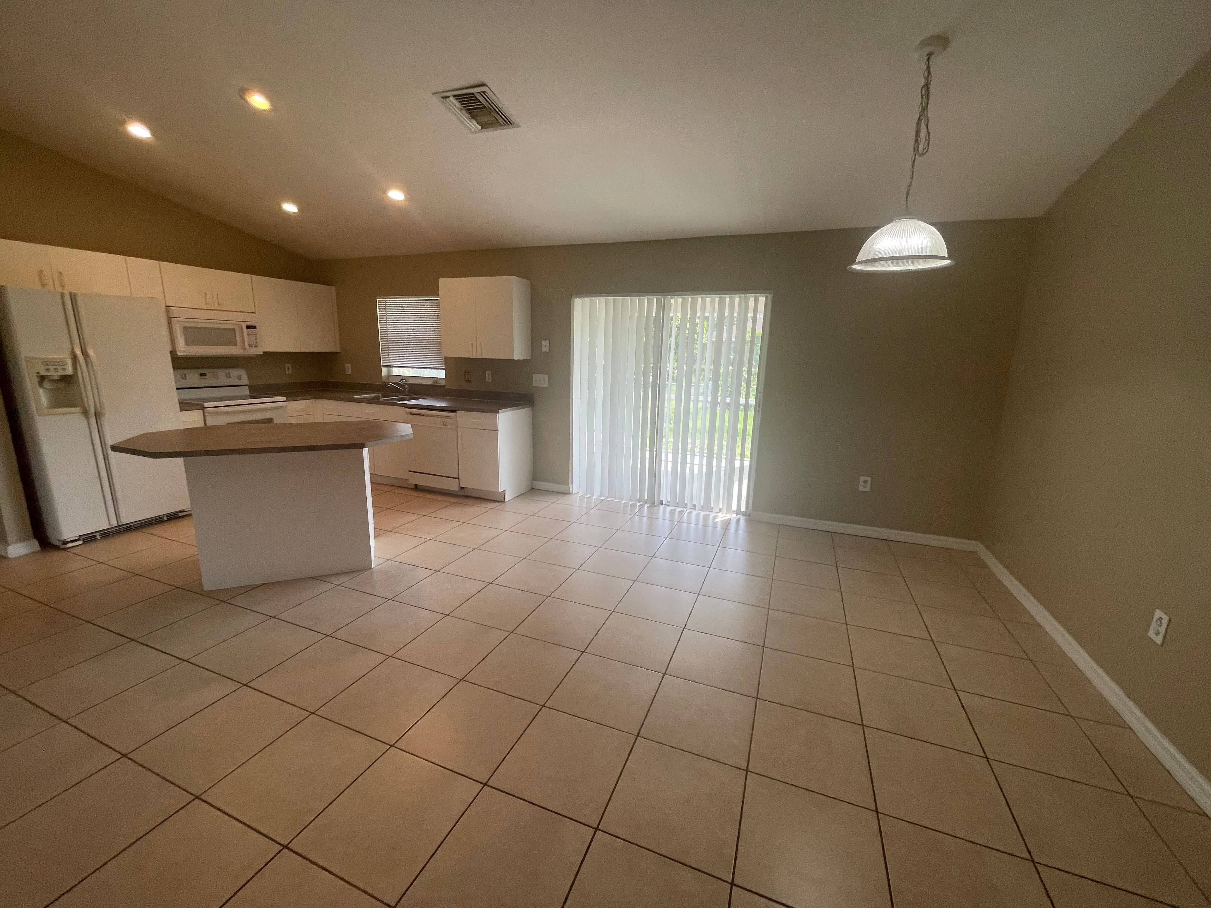 671 Dauphine Ave S – photo 5