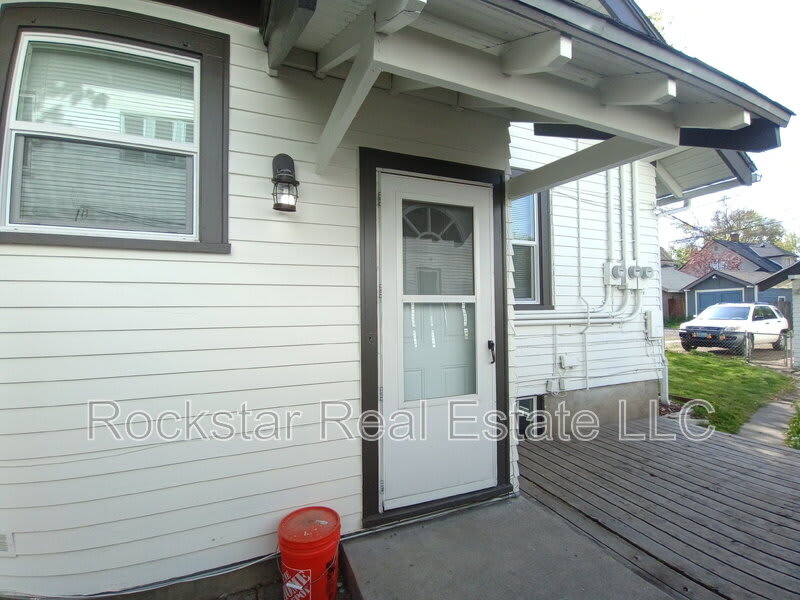 1739 W 10th Ave – photo 2
