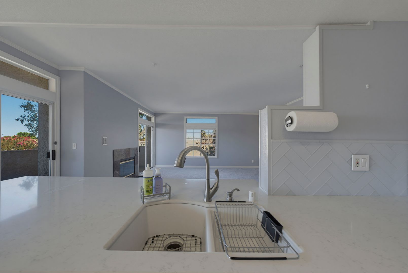 3 bedroom, 2 bath Huntington Harbour – photo 4