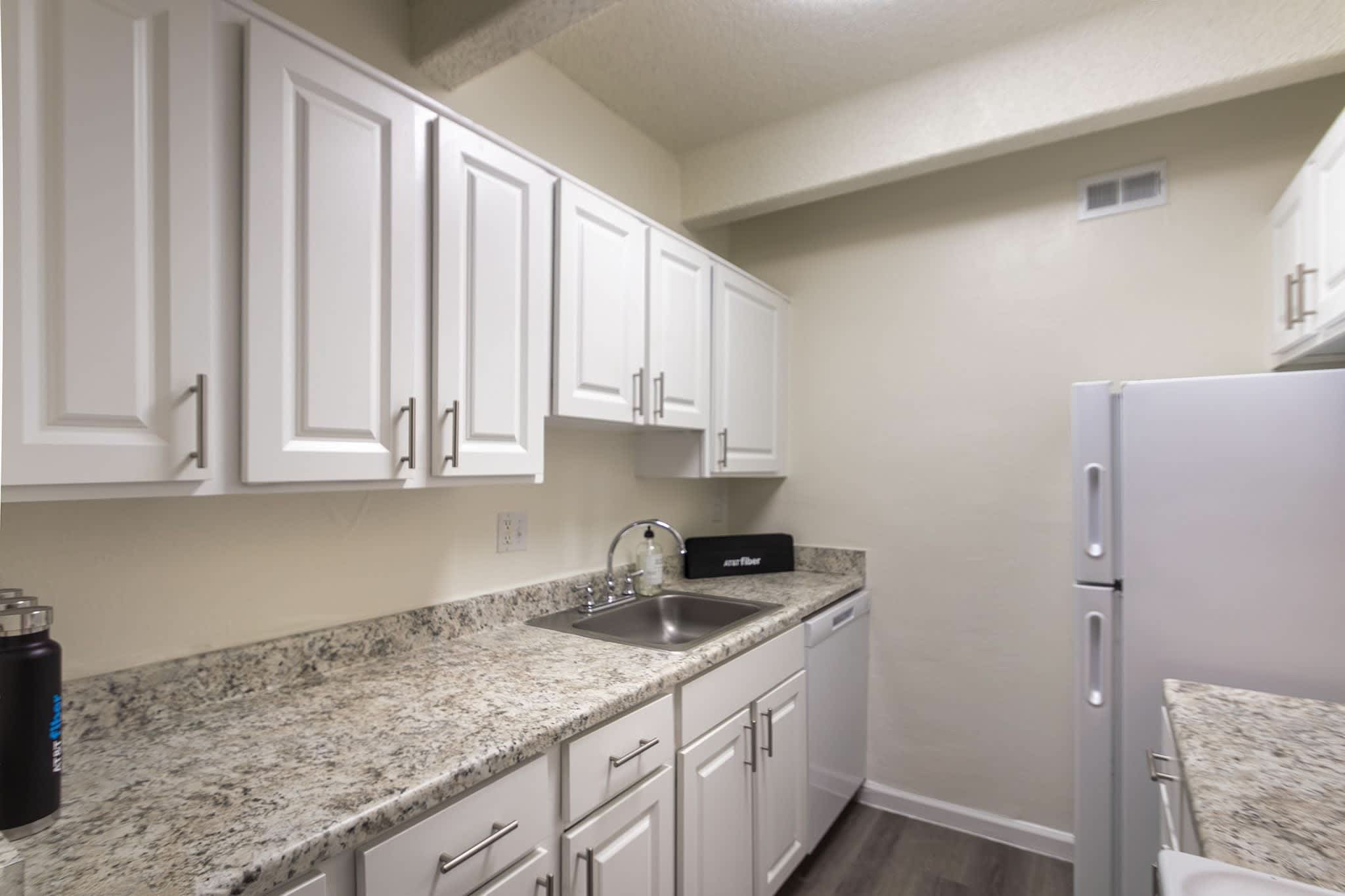 Harvard Square Apartments – photo 2