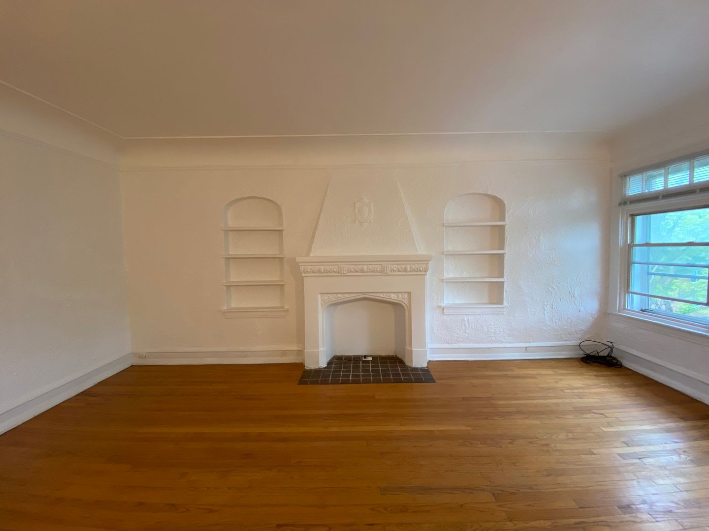 6305 N Washtenaw Ave – photo 3