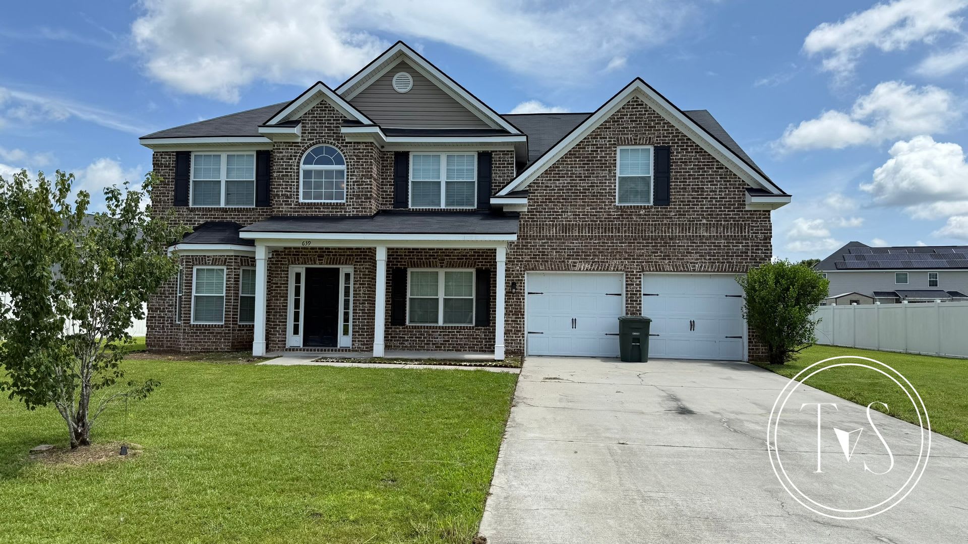 MOVE IN SPECIAL: $500 OFF 1ST MONTH'S RENT!** – photo 2